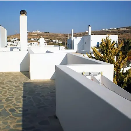 Charoula * Naousa (Paros)