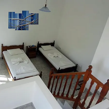 Charoula * Naousa (Paros)