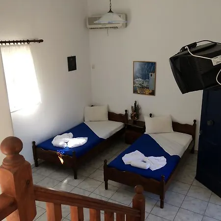 Charoula Naousa (Paros)