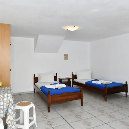 Apartment Charoula *