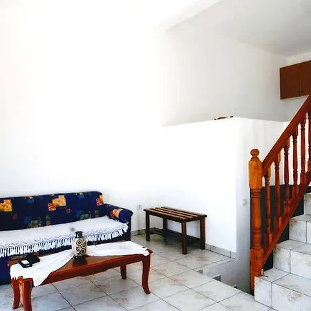 Charoula Apartment *